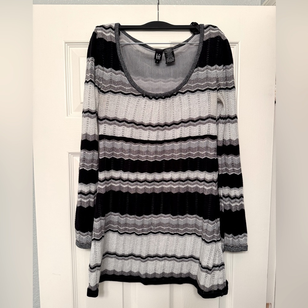 Love tease tunic top size small